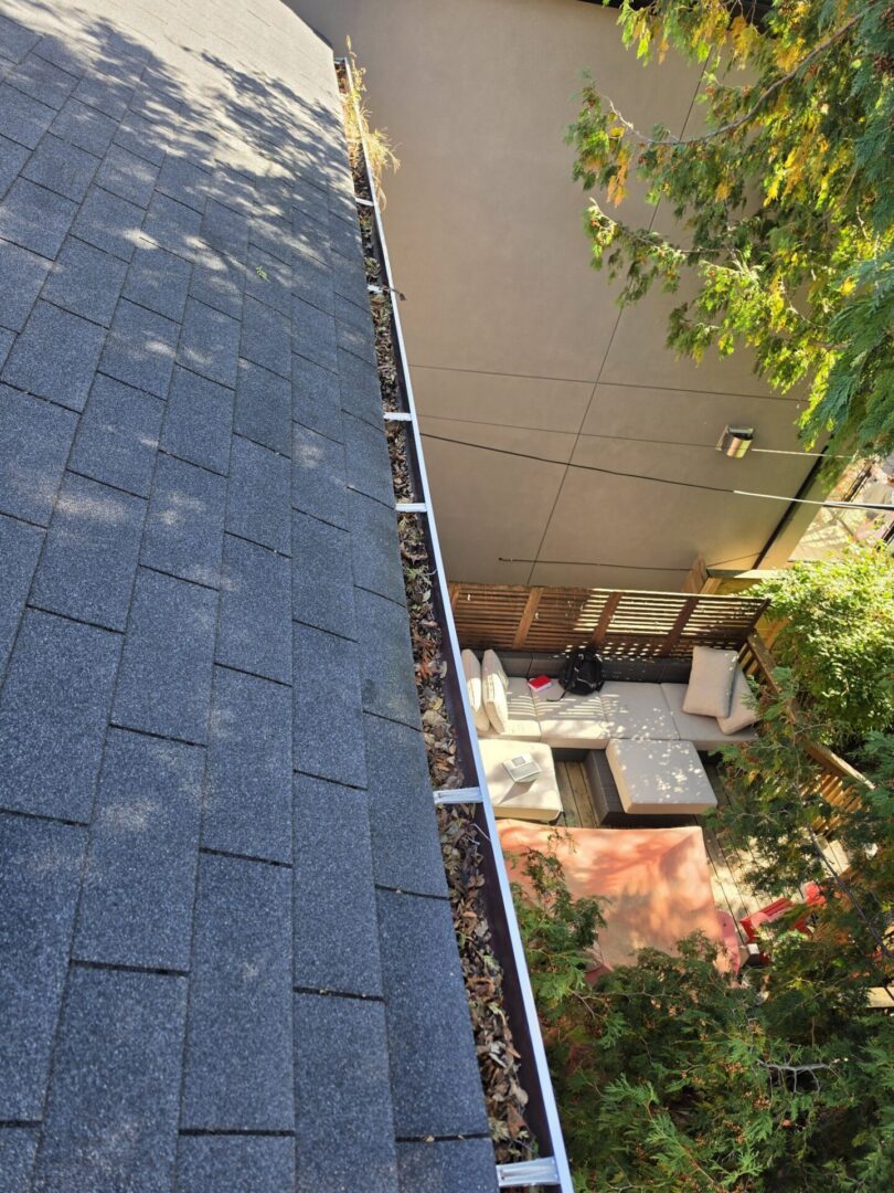 Clogged eavestrough full of leaves before cleaning